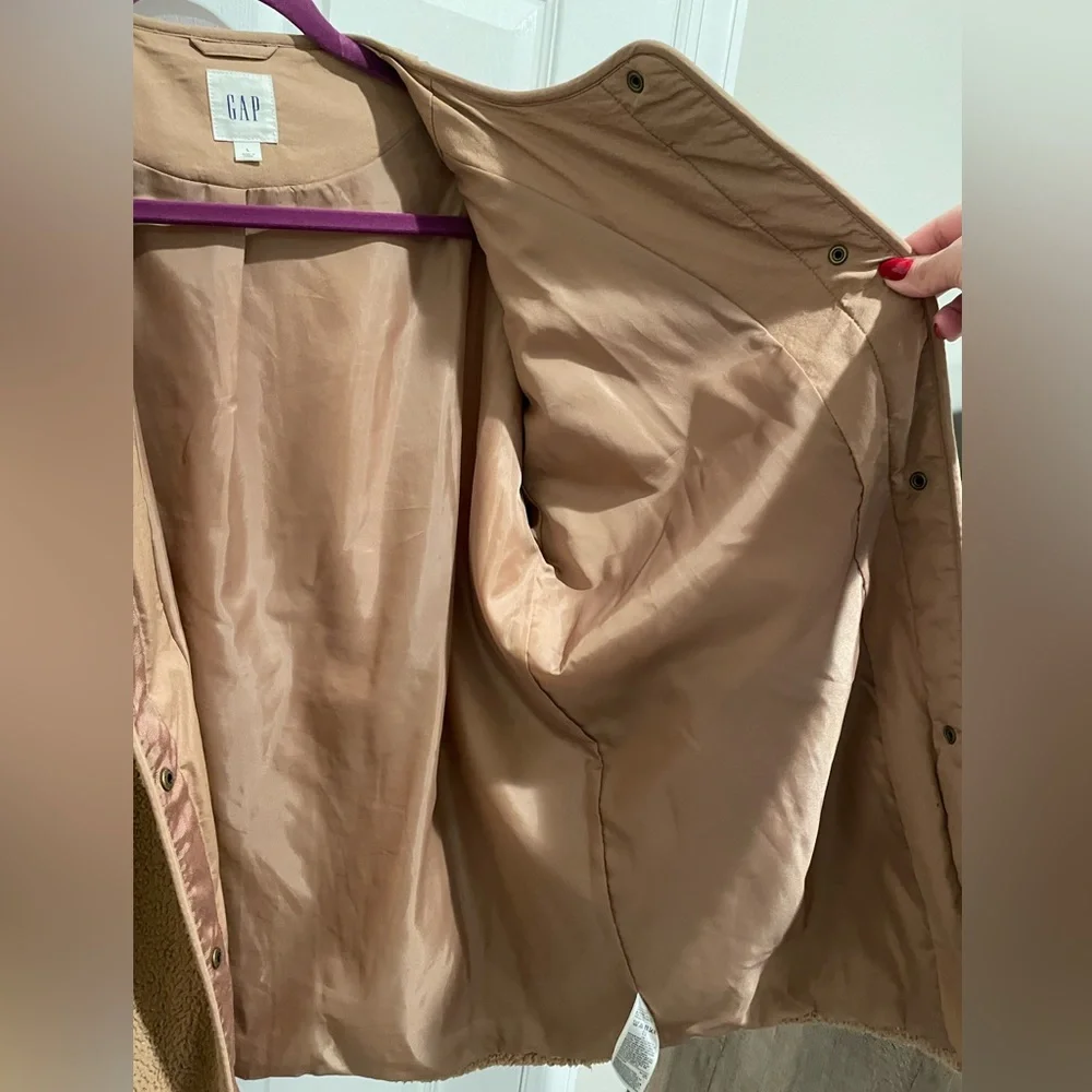 GAP Women’s Cozy Sherpa Collarless Jacket - Picture 8 of 11